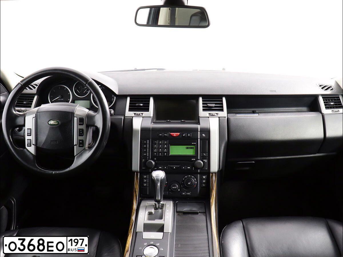 Фото автомобиля LANDROVER RANGE ROVER SPORT, 2008 — госномер О646СО790. Цвет: Красный
