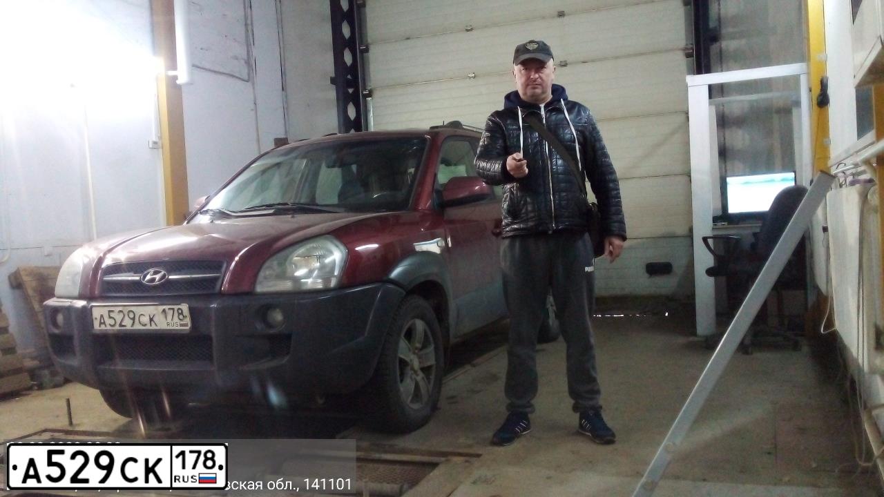 Фото автомобиля HYUNDAI TUCSON, 2005 — госномер А557ЕМ181. Цвет: Красный