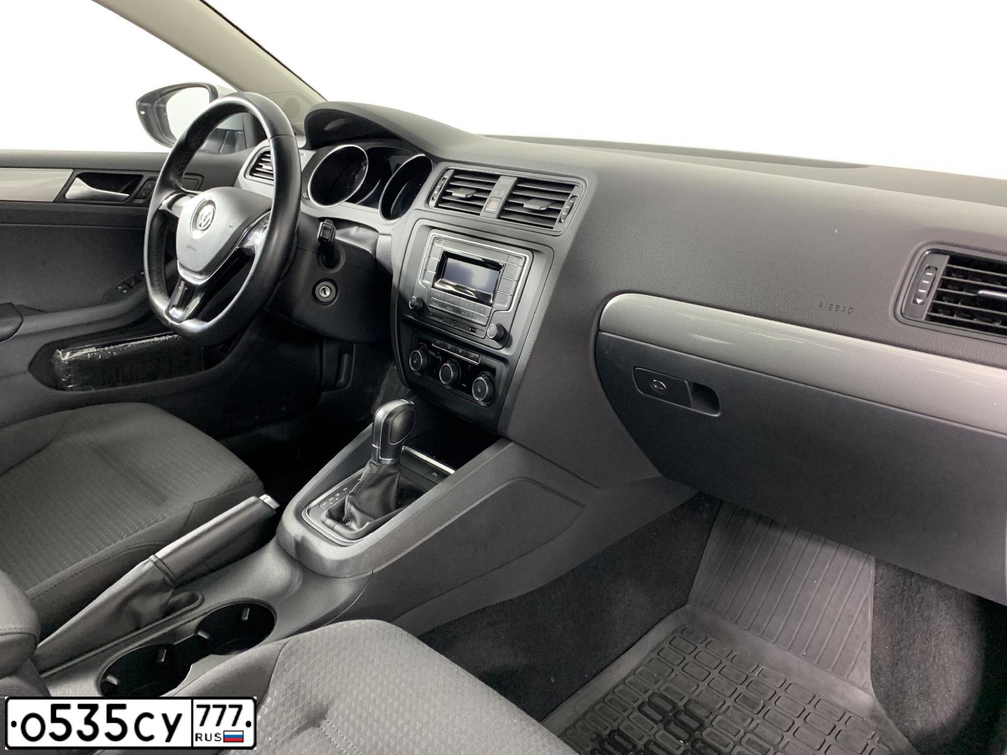 Фото автомобиля VOLKSWAGEN JETTA, 2016 — госномер Р513ВО40. Цвет: СЕРЕБРИСТЫЙ