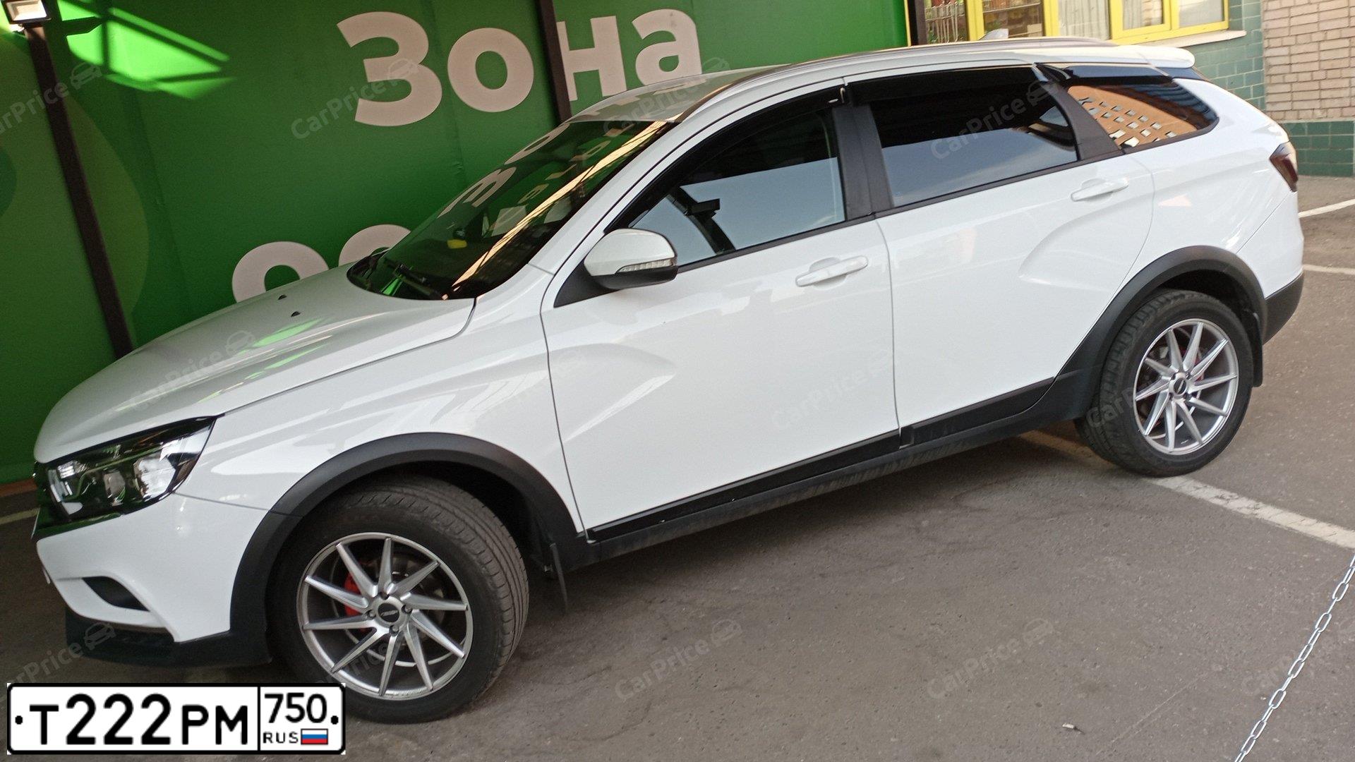 Фото автомобиля LADA VESTA, 2018 — госномер Р495СУ126. Цвет: Белый