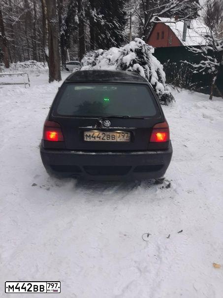 Фото автомобиля VOLKSWAGEN GOLF, 1996 — госномер Е171НС69. Цвет: Темно-синий