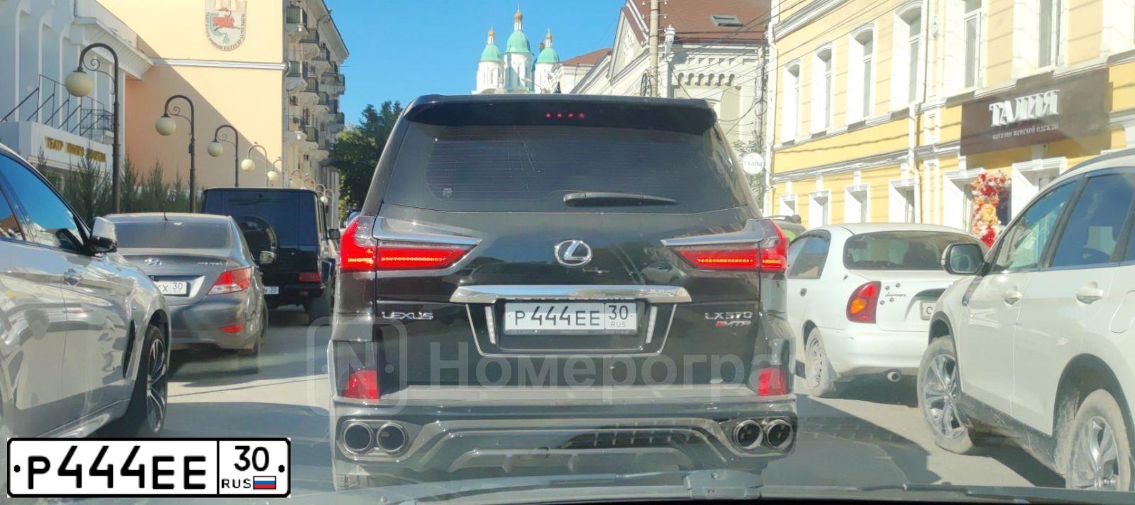 Фото автомобиля HYUNDAI H 1/H 100/STAREX, 2006 — госномер Р444ЕЕ30. Цвет: ТЕМНО-СЕРЫЙ