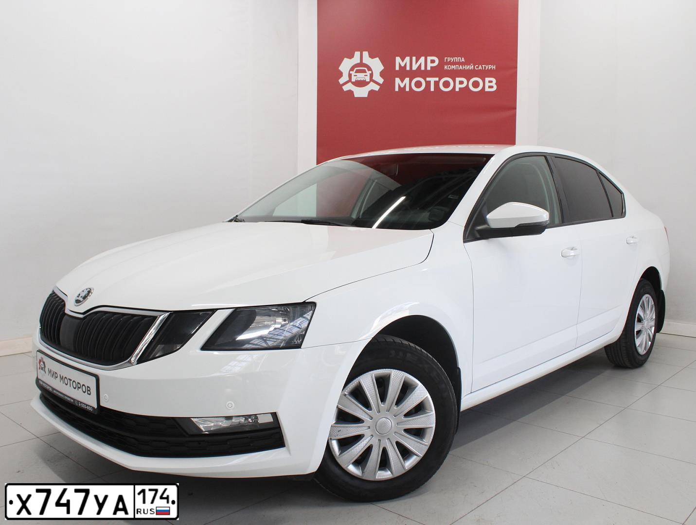 Фото автомобиля KIA K5, 2022 — госномер Х747УА174. Цвет: ЧЕРНЫЙ