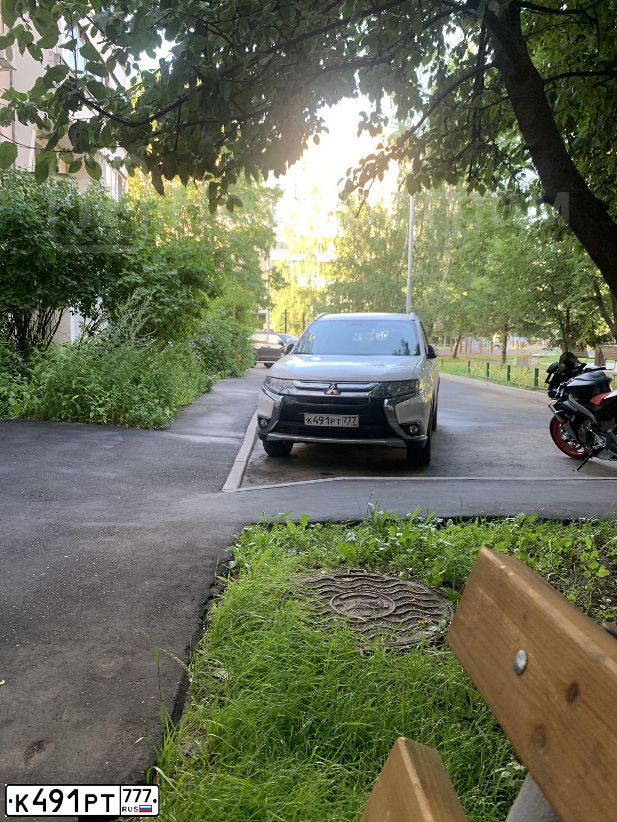 Фото автомобиля MITSUBISHI OUTLANDER, 2015 — госномер К491РТ777. Цвет: БЕЛЫЙ