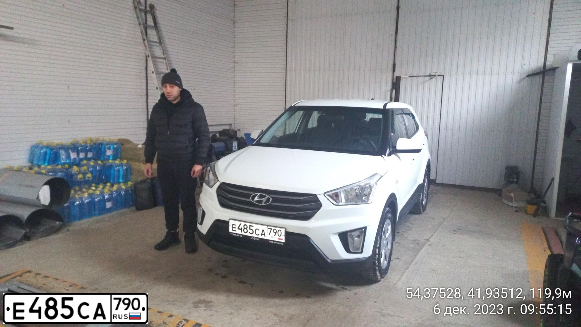 Фото автомобиля HYUNDAI CRETA, 2017 — госномер М100ОК750. Цвет: Белый