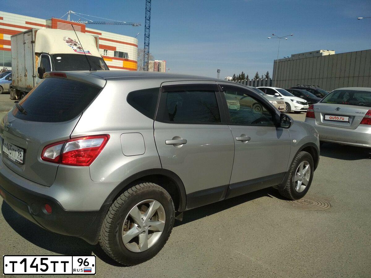 Фото автомобиля NISSAN QASHQAI, 2013 — госномер Т145ТТ96. Цвет: СВЕТЛО-СЕРЫЙ