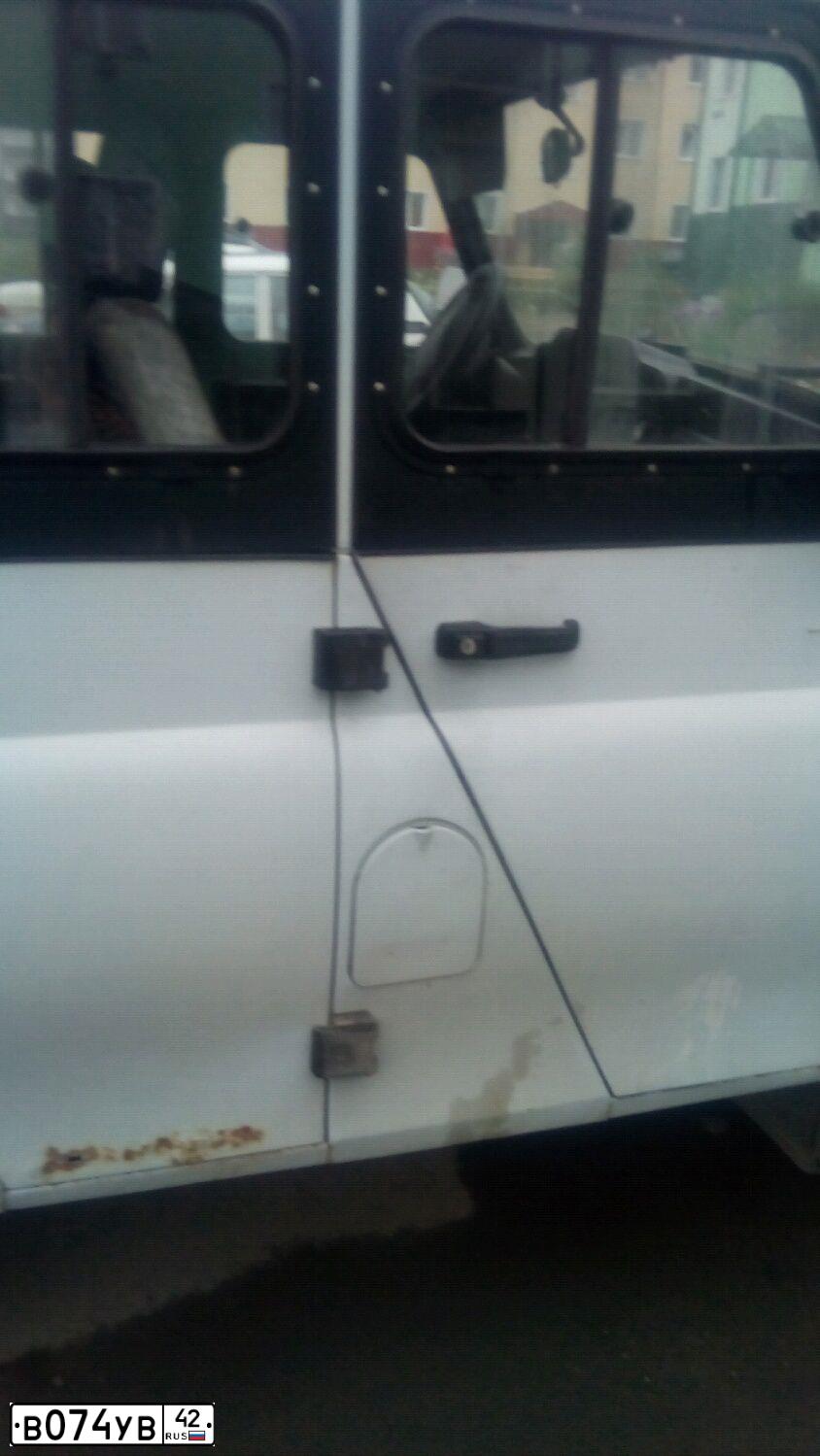 Фото автомобиля UAZ 3151 / HUNTER, 2004 — госномер В077УВ42. Цвет: БЕЛАЯ НОЧЬ
