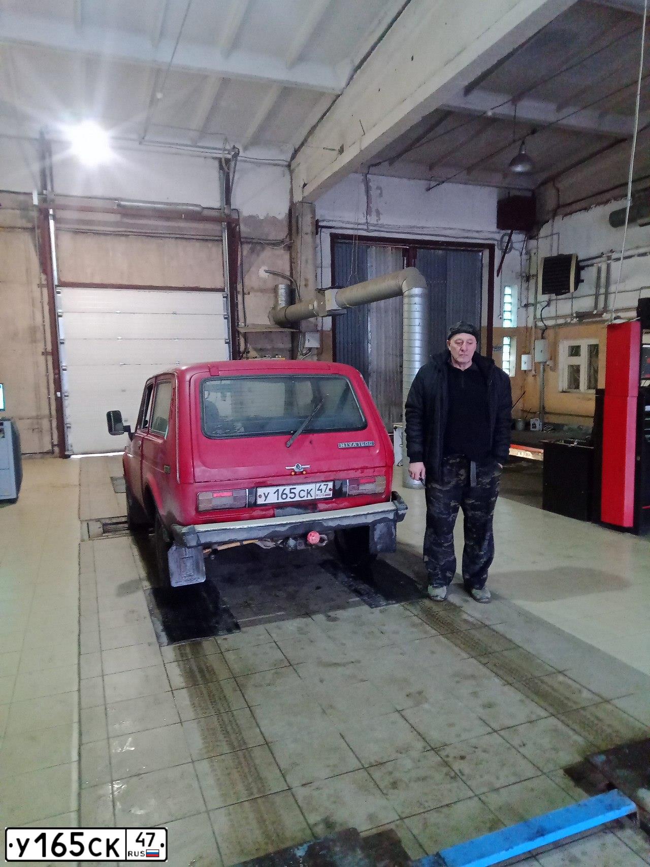 Фото автомобиля LADA 2121 NIVA, 1988 — госномер У165СК47. Цвет: КРАСНЫЙ