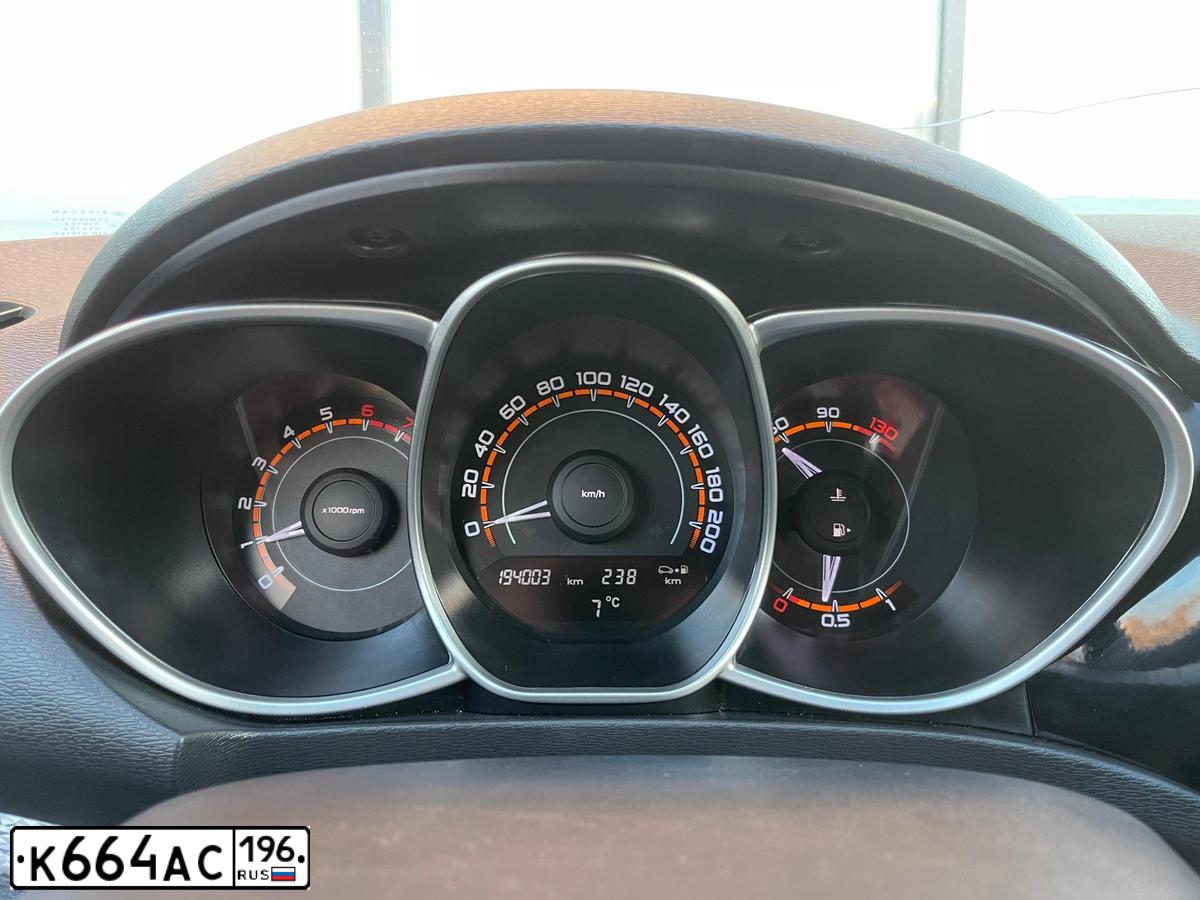 Фото автомобиля LADA VESTA, 2018 — госномер К664АС196. Цвет: БЕЛЫЙ