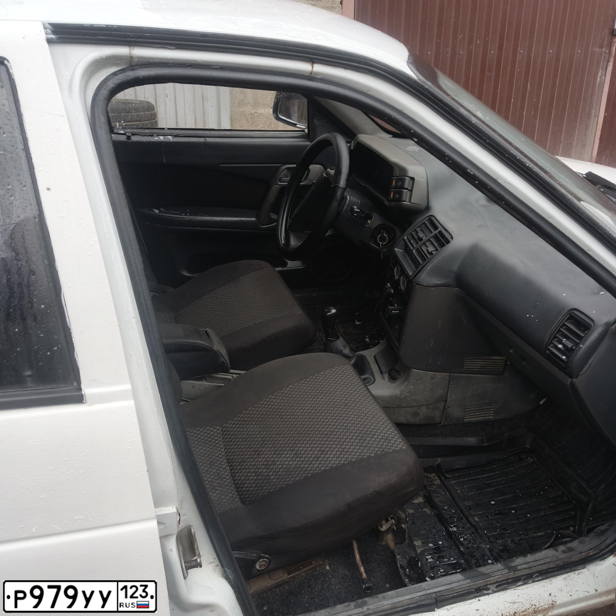 Фото автомобиля LADA 2110 LADA, 2000 — госномер Р979УУ123. Цвет: ЯРКО-БЕЛЫЙ
