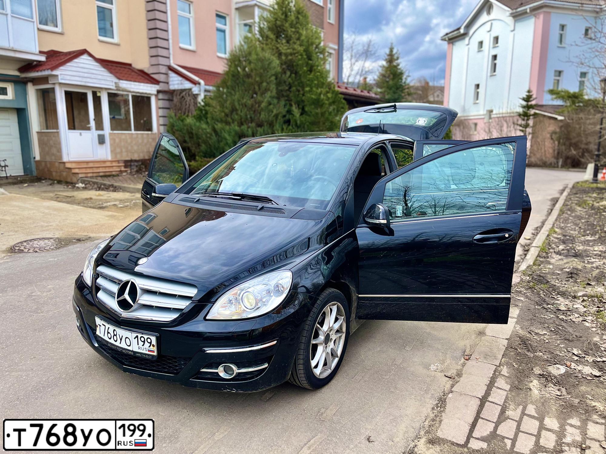 Фото автомобиля MERCEDES B-KLASSE, 2009 — госномер Т768УО199. Цвет: ЧЕРНЫЙ