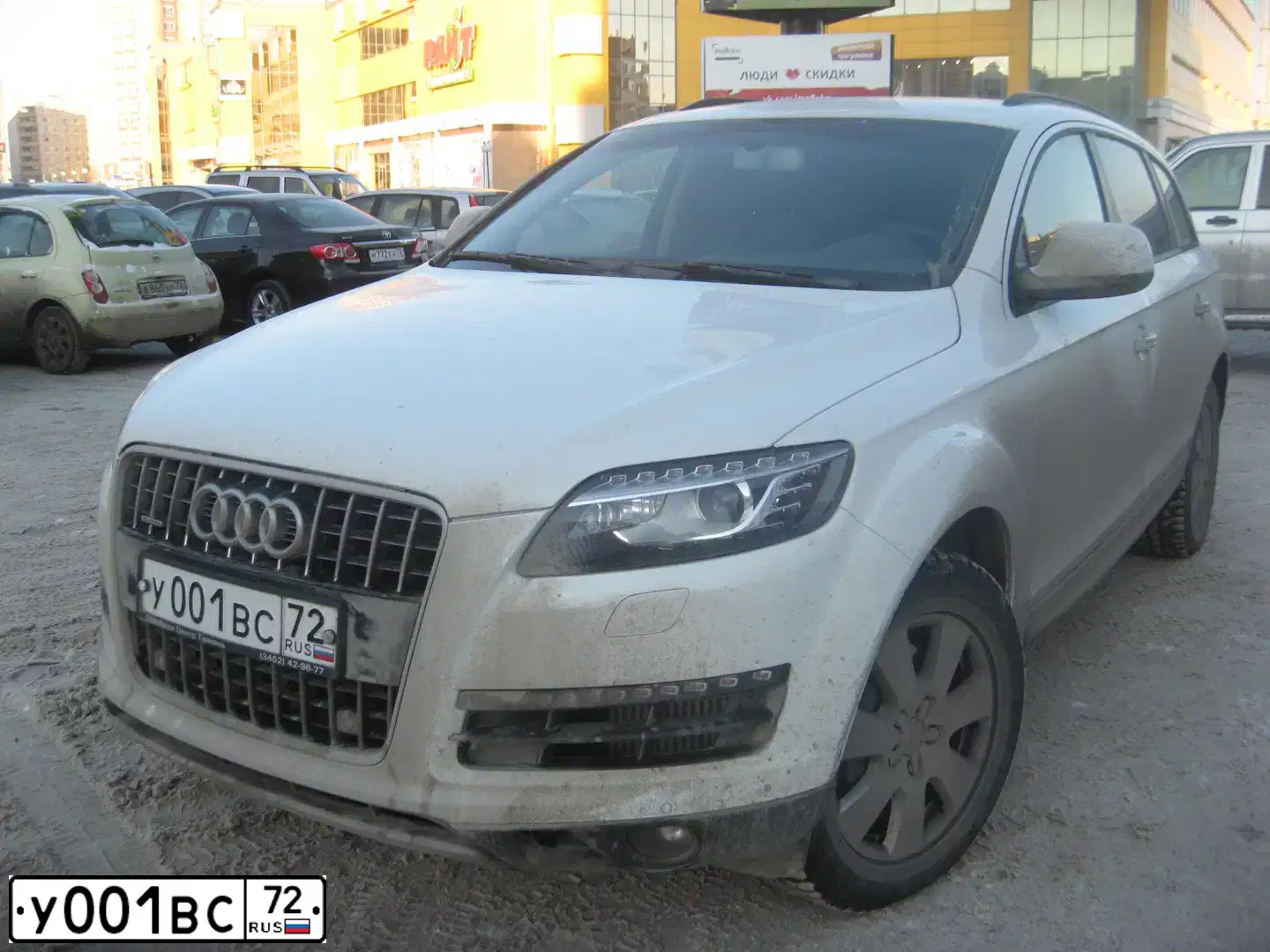 Фото автомобиля AUDI Q7, 2013 — госномер У001ВС72. Цвет: БЕЛЫЙ