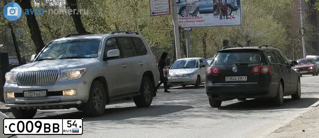 Фото автомобиля TOYOTA LANDCRUISER 200, 2008 — госномер Е492МР14. Цвет: СЕРЕБРИСТЫЙ