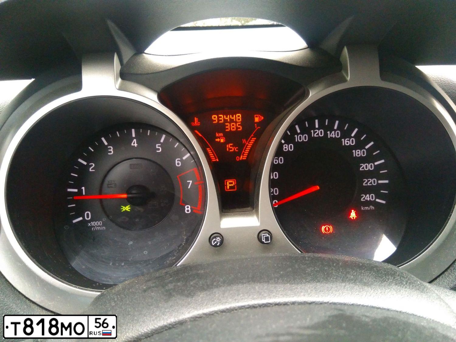 Фото автомобиля NISSAN JUKE, 2011 — госномер Т818МО56. Цвет: Белый
