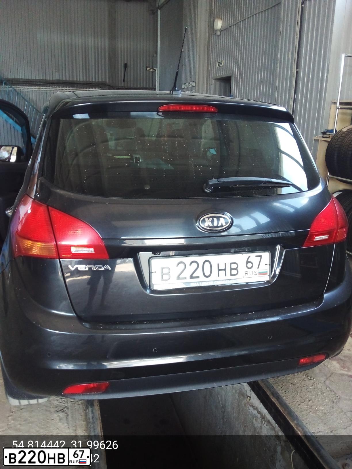Фото автомобиля KIA VENGA, 2011 — госномер В220НВ67. Цвет: ЧЕРНЫЙ