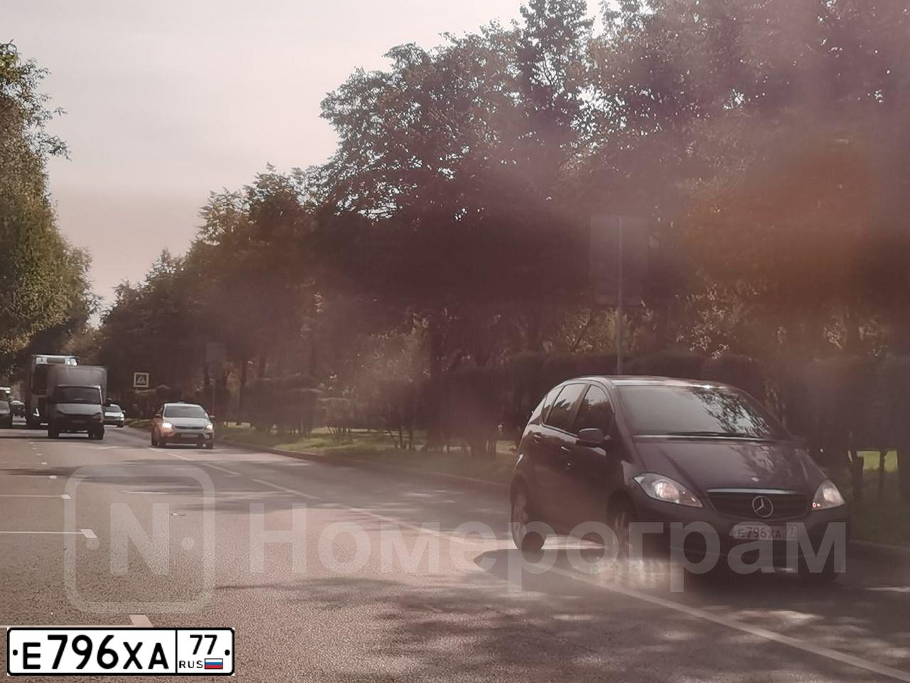 Фото автомобиля MERCEDES A-KLASSE, 2011 — госномер Е796ХА77. Цвет: СЕРЫЙ