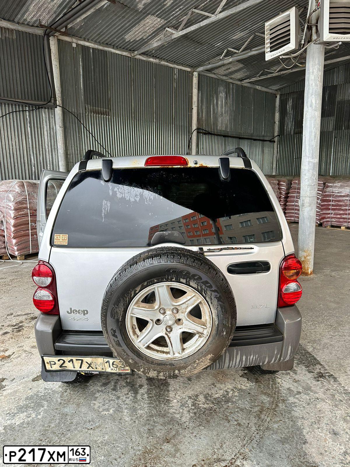 Фото автомобиля JEEP LIBERTY, 2004 — госномер В408ВН550