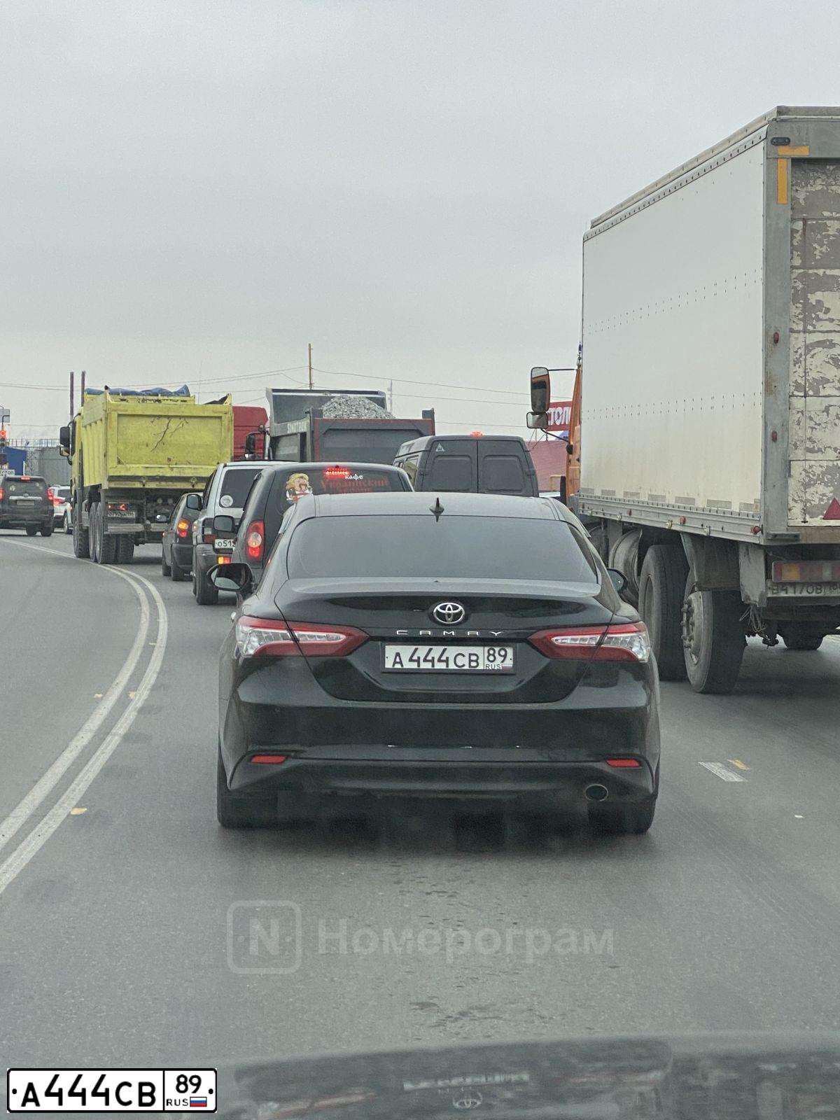 Фото автомобиля LADA VESTA, 2019 — госномер А444СВ89. Цвет: Белый