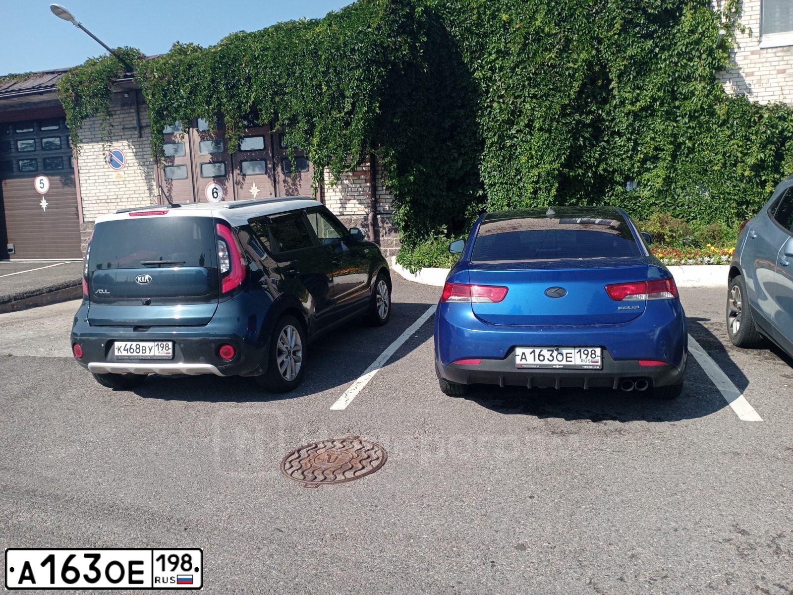 Фото автомобиля KIA CERATO, 2010 — госномер А163ОЕ198. Цвет: голубой