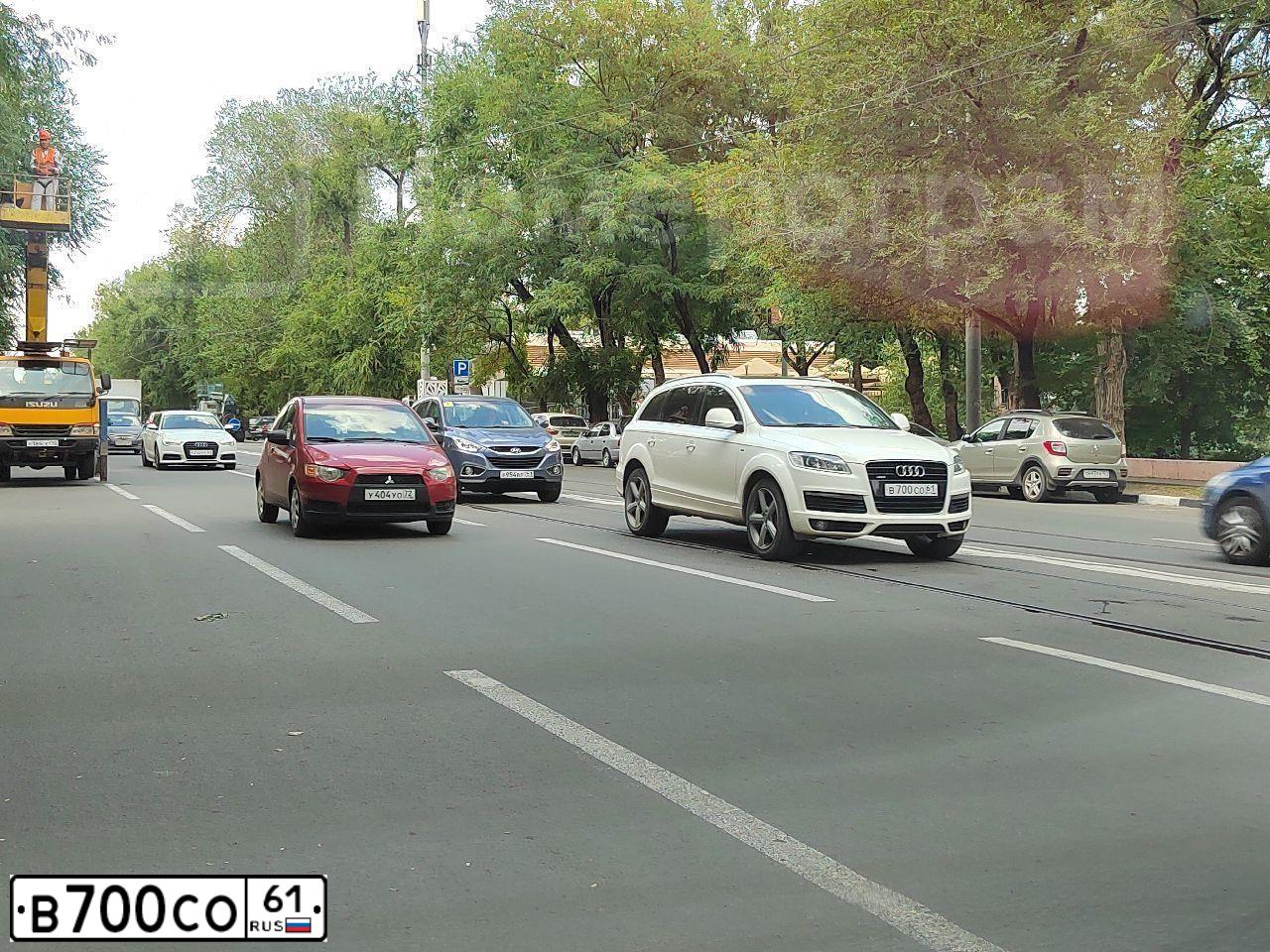 Фото автомобиля AUDI Q7, 2007 — госномер В700СО61. Цвет: БЕЛЫЙ