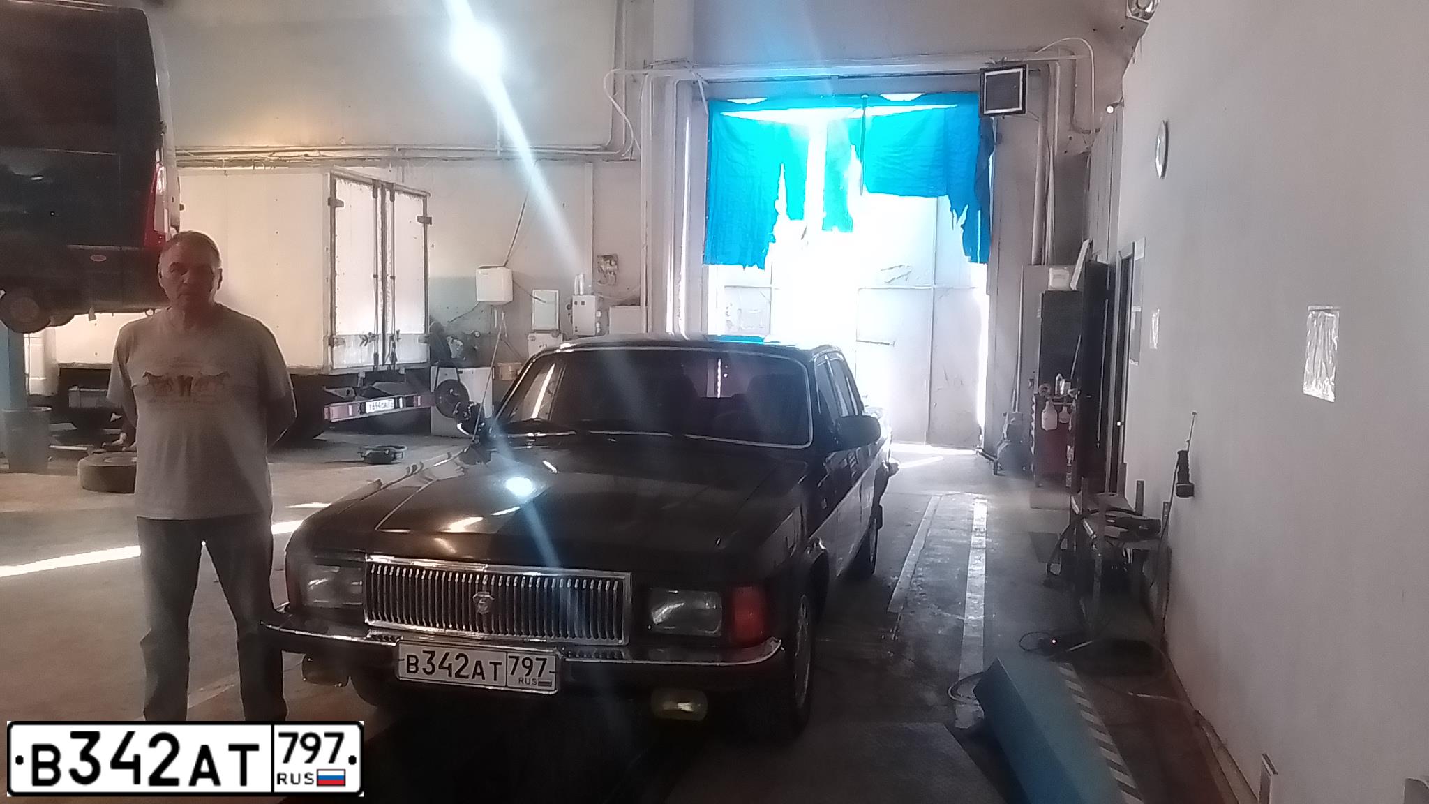 Фото автомобиля GAZ 3102 WOLGA, 1998 — госномер С190АС550. Цвет: ЧЕРНЫЙ