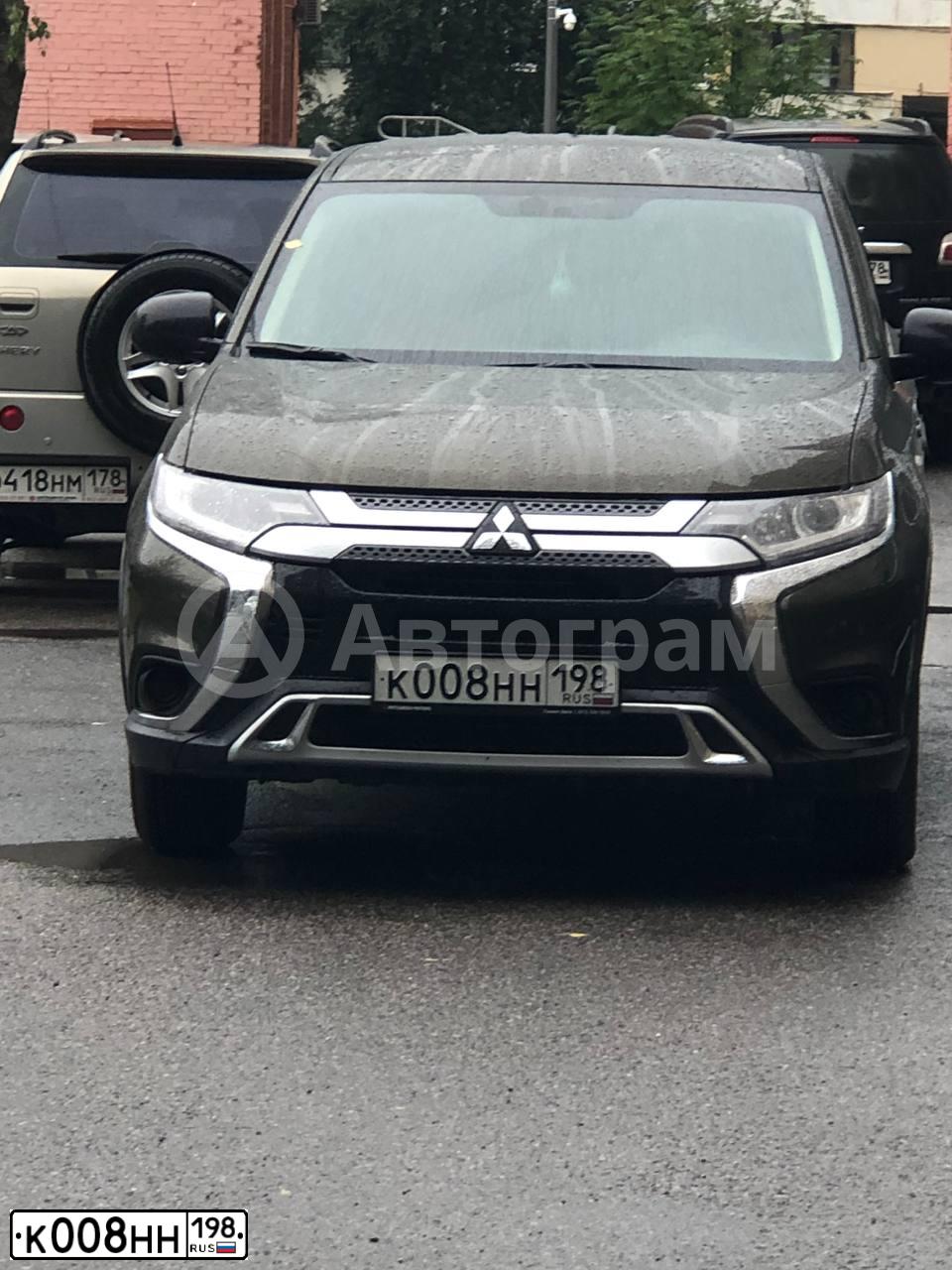 Фото автомобиля MITSUBISHI OUTLANDER, 2020 — госномер К008НН198. Цвет: Коричневый