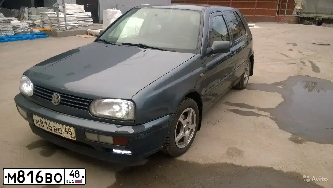Фото автомобиля VOLKSWAGEN GOLF, 1997 — госномер Н096ЕО68. Цвет: СЕРЫЙ