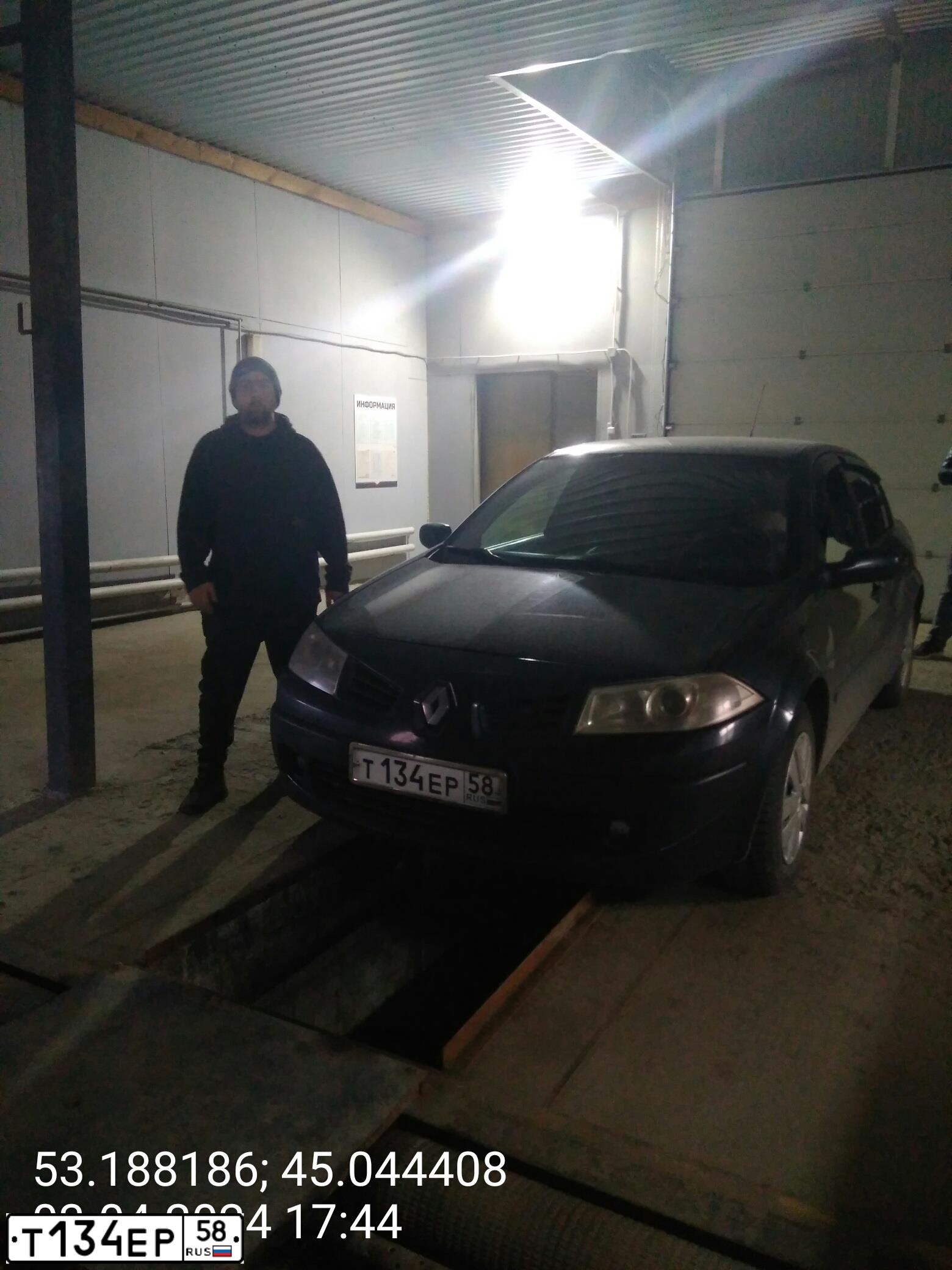 Фото автомобиля RENAULT MEGANE, 2006 — госномер Т134ЕР58. Цвет: ТЕМНО-СЕРЫЙ