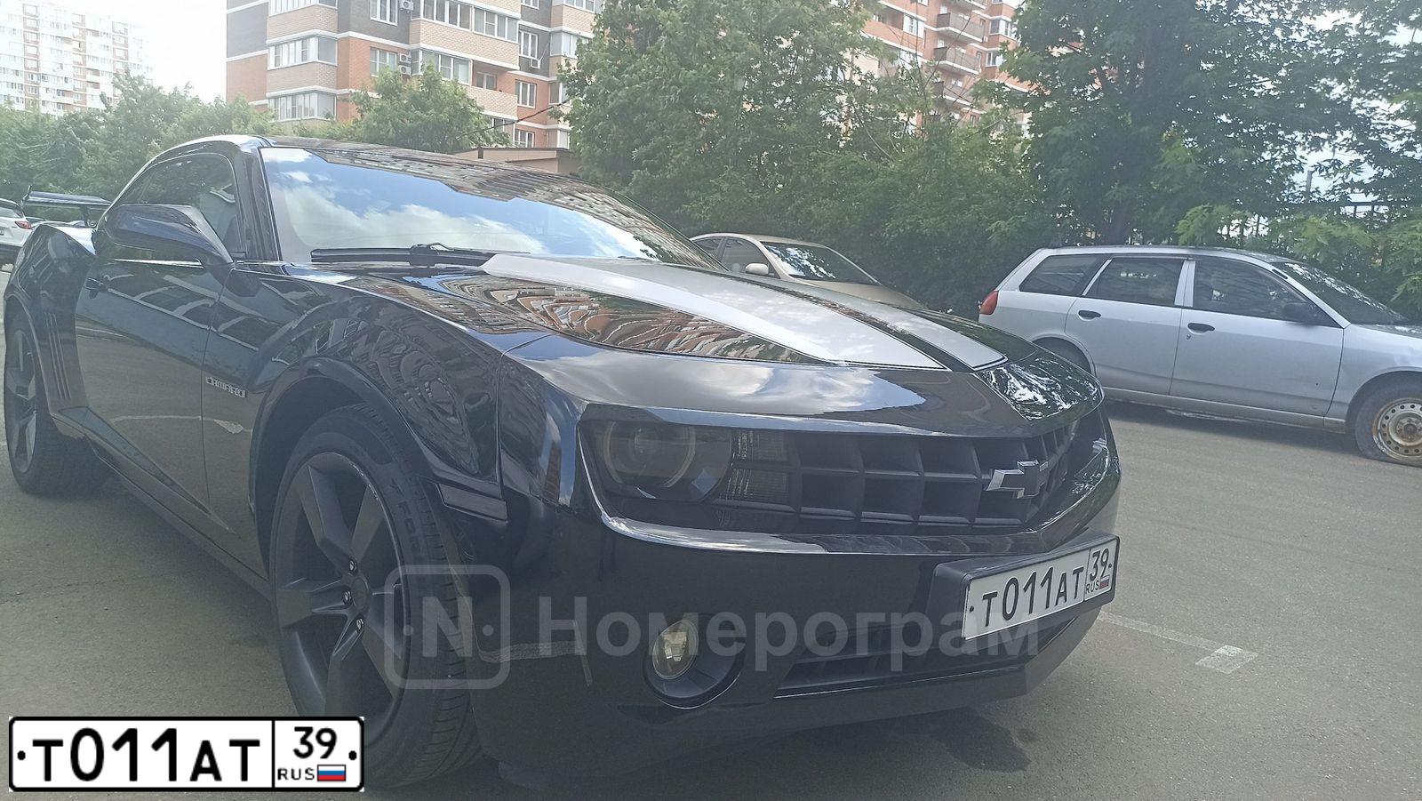 Фото автомобиля CHEVROLET CAMARO, 2010 — госномер Т011АТ39. Цвет: ЧЕРНЫЙ