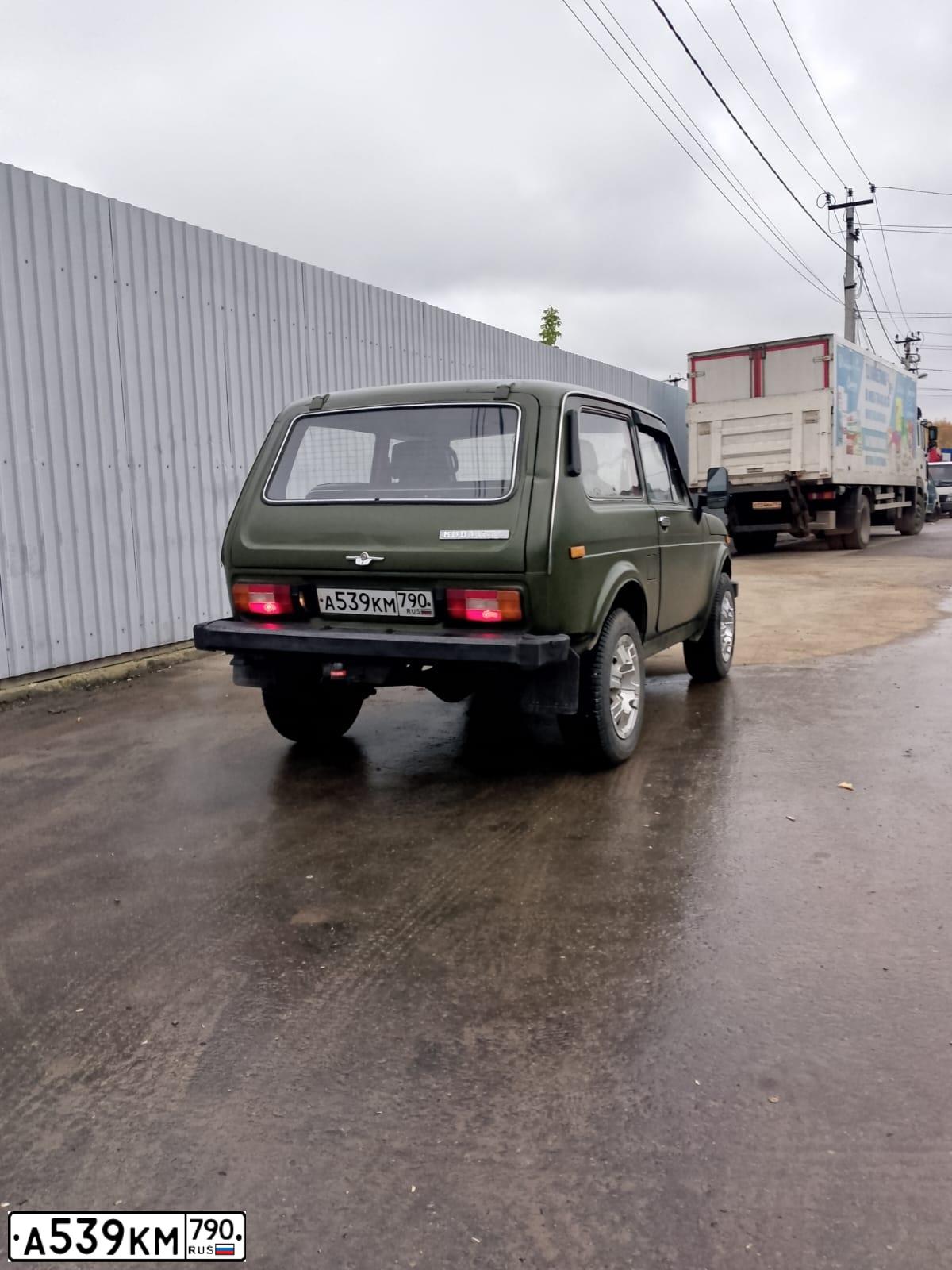 Фото автомобиля LADA 2121 NIVA, 1992 — госномер Н795АЕ790. Цвет: ЗЕЛЕНЫЙ