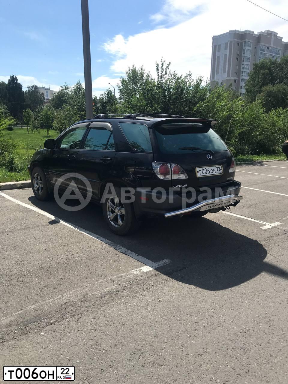 Фото автомобиля LEXUS RX, 2001 — госномер Т006ОН22. Цвет: ЧЕРНЫЙ
