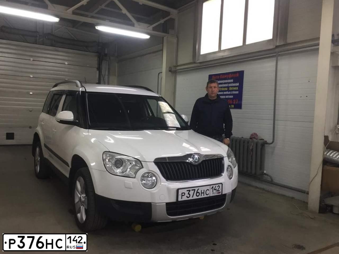 Фото автомобиля SKODA YETI, 2013 — госномер Р376НС142. Цвет: БЕЛЫЙ