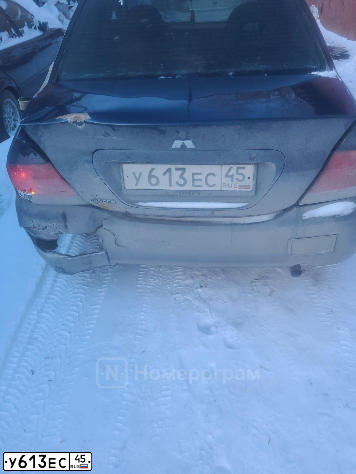 Фото автомобиля MITSUBISHI LANCER, 2004 — госномер У613ЕС45. Цвет: СИНИЙ