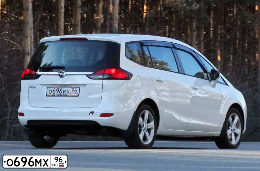 Фото автомобиля FORD FOCUS, 2006 — госномер В516СХ196. Цвет: СВЕТЛО-СЕРЫЙ