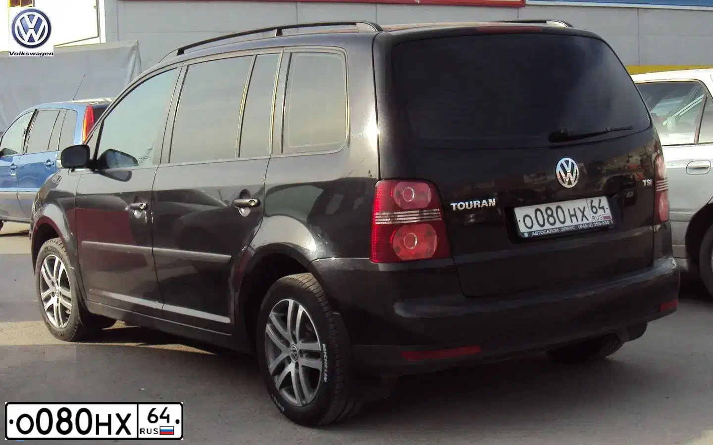 Фото автомобиля VOLKSWAGEN TOURAN, 2007 — госномер О080НХ64. Цвет: ЧЕРНЫЙ