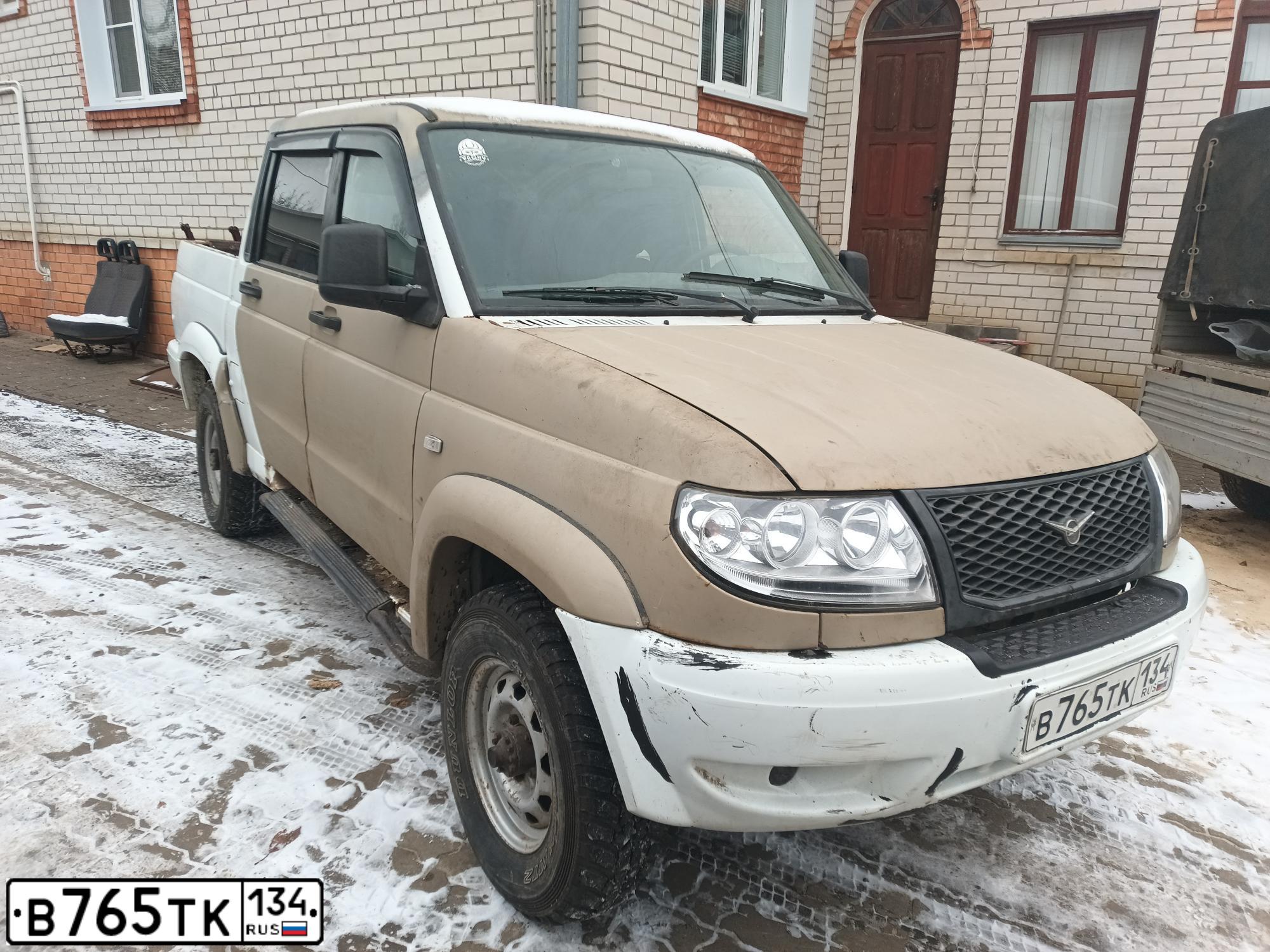 Фото автомобиля UAZ 2363 PICKUP, 2013 — госномер В765ТК134. Цвет: АРКТИКА