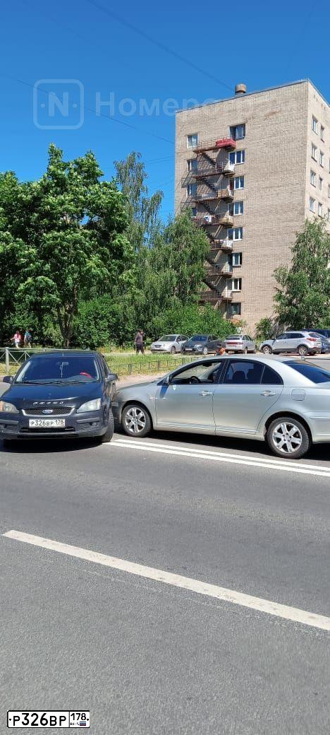 Фото автомобиля FORD D FOCUS, 2006 — госномер Р326ВР178