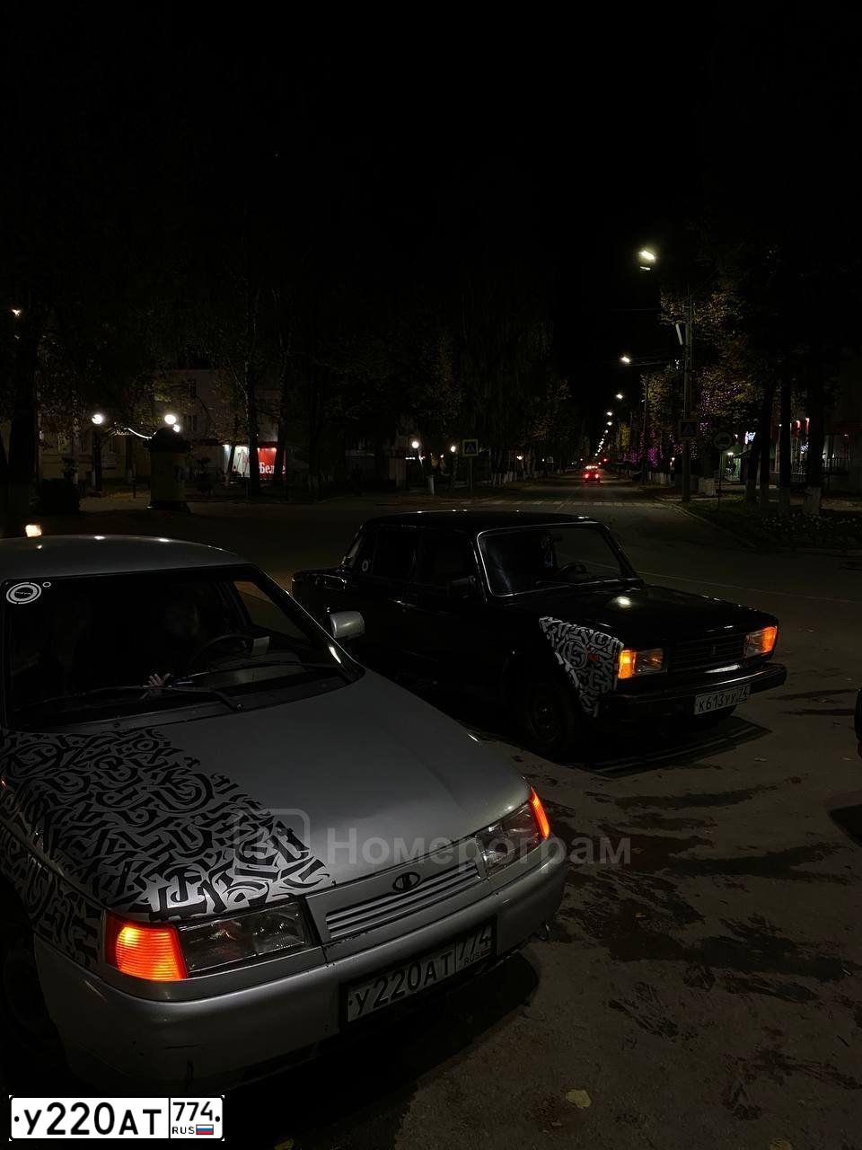 Фото автомобиля LADA 2112, 2001 — госномер У220АТ774. Цвет: СВЕТЛО-СЕРЕБРИСТЫЙ МЕТАЛ
