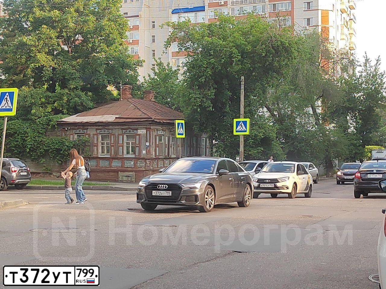 Фото автомобиля LADA 2112 LADA, 2007 — госномер М359ТА13. Цвет: СЕРЕБРИСТО-ГОЛУБОЙ