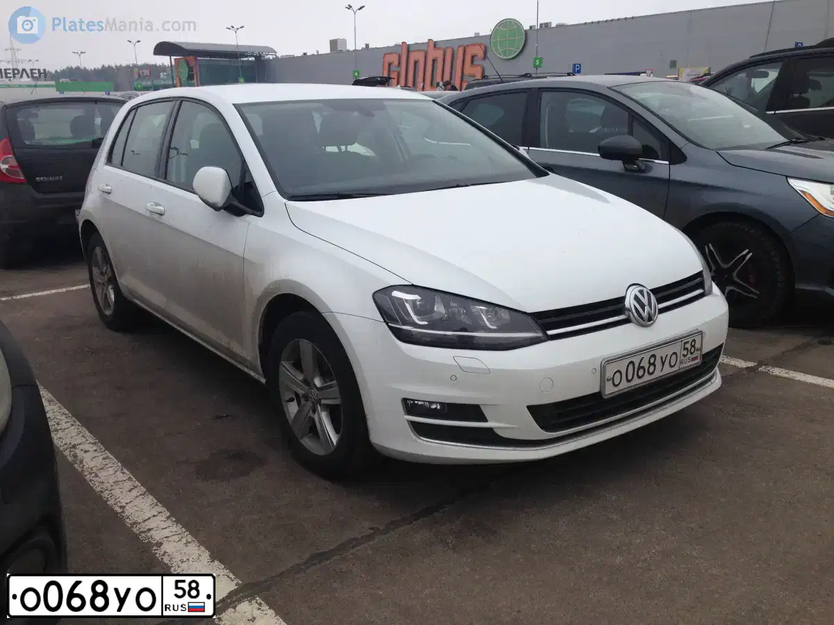 Фото автомобиля VOLKSWAGEN GOLF, 2013 — госномер Р702МТ48. Цвет: Белый
