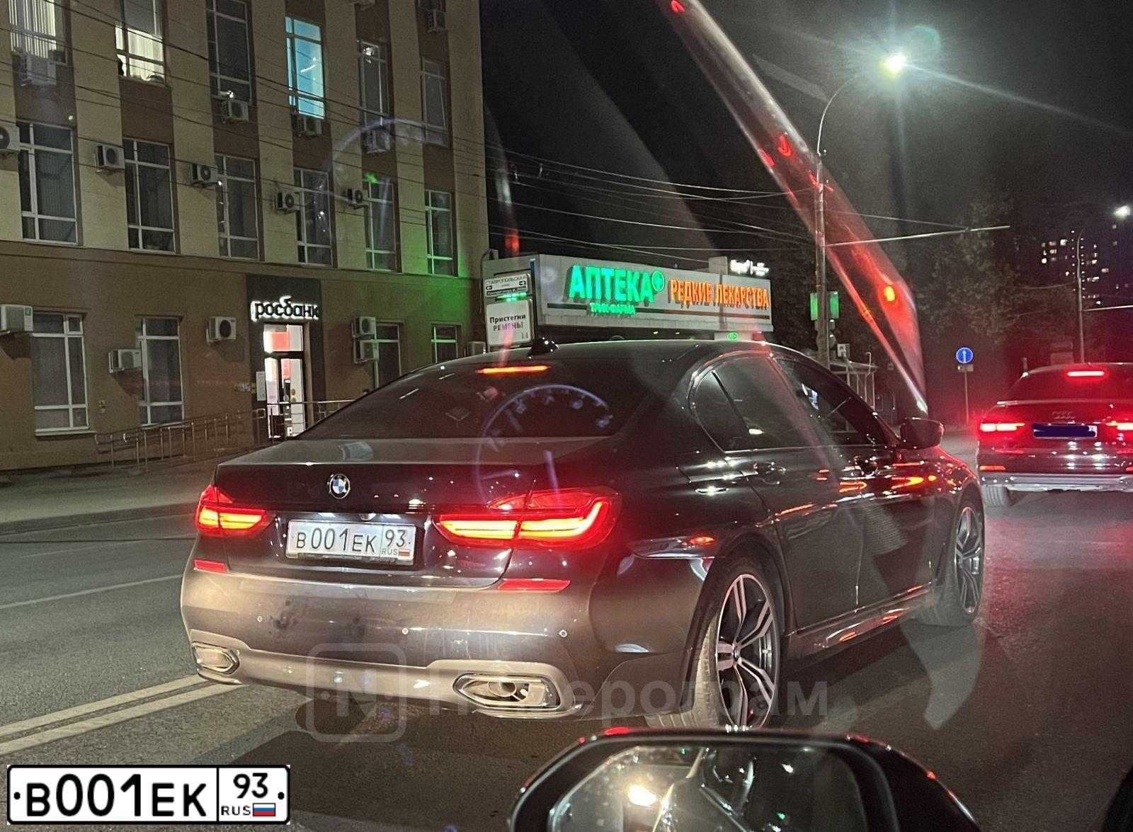 Фото автомобиля TOYOTA CAMRY, 2013 — госномер В001ЕК93. Цвет: СЕРЕБРИСТЫЙ МЕТАЛЛИК