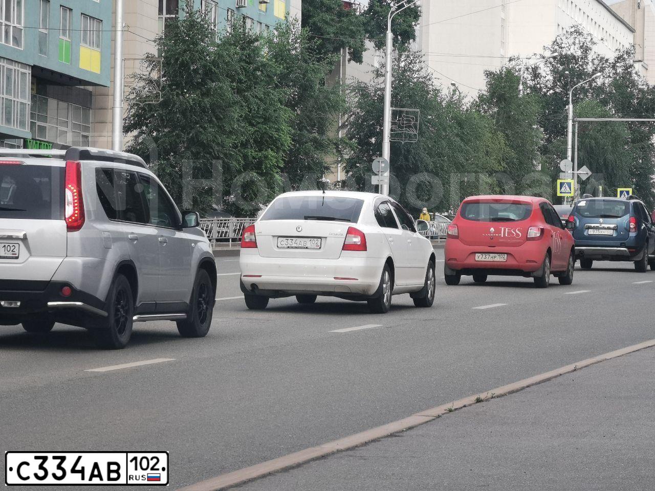 Фото автомобиля SKODA OCTAVIA, 2012 — госномер К587СО702. Цвет: Белый