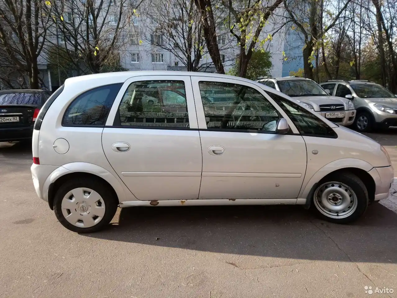 Фото автомобиля HYUNDAI TUCSON, 2008 — госномер А908ХЕ199. Цвет: СЕРЫЙ