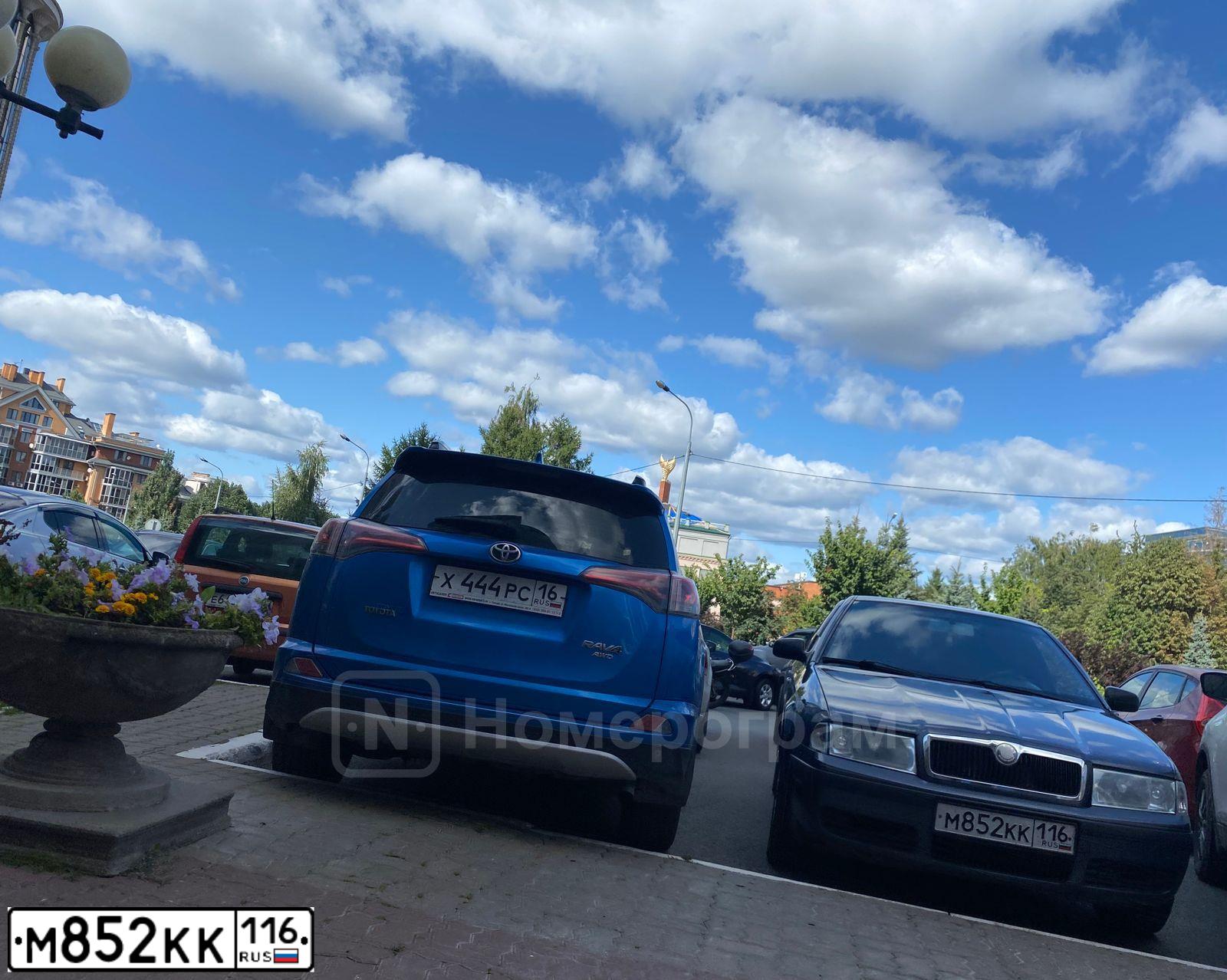 Фото автомобиля SKODA OCTAVIA, 2008 — госномер М852КК116. Цвет: ТЕМНО-СЕРЫЙ