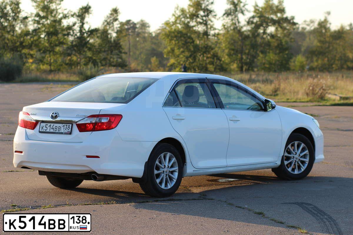 Фото автомобиля TOYOTA CAMRY, 2012 — госномер К514ВВ138. Цвет: Белый