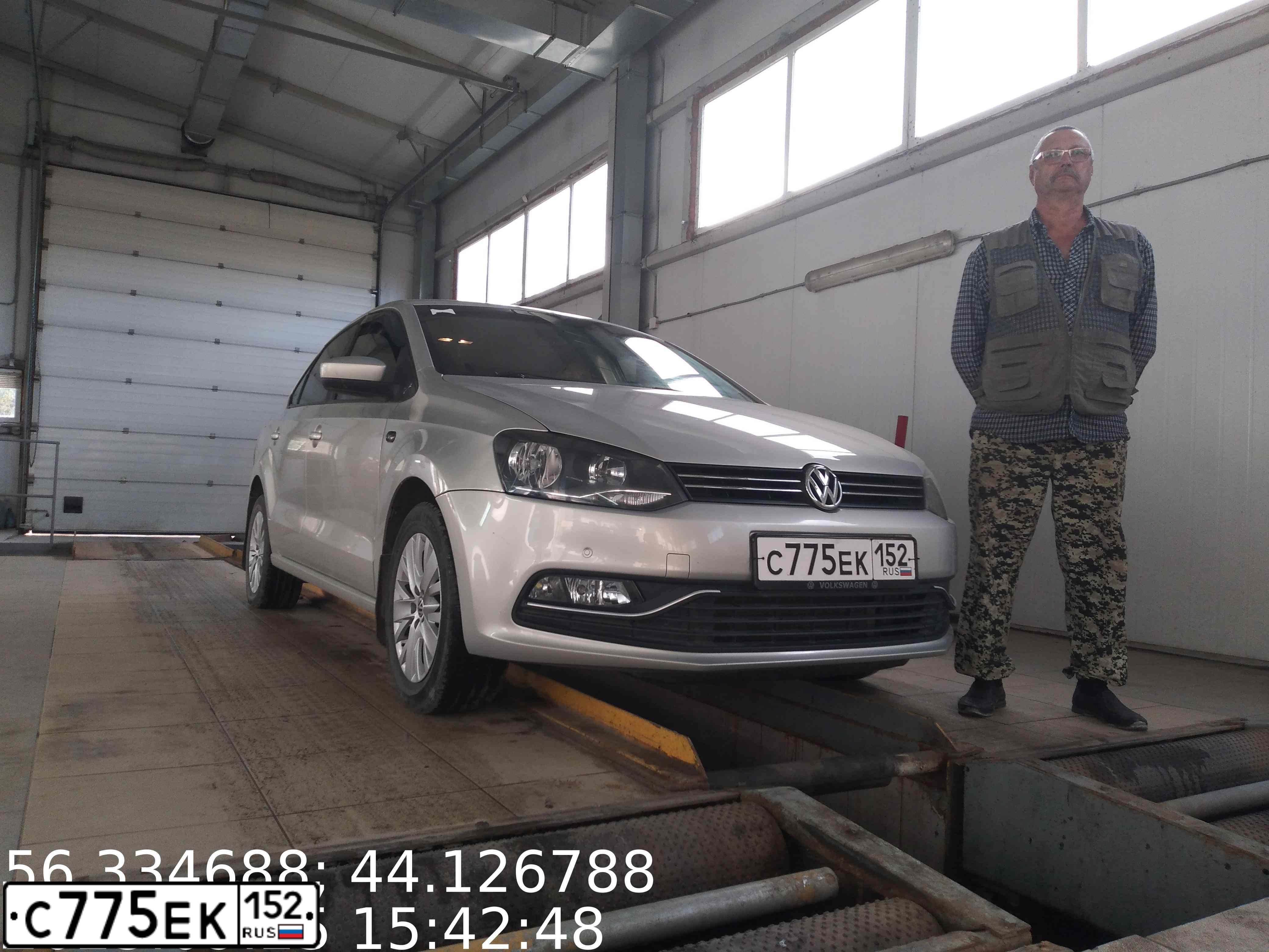 Фото автомобиля VOLKSWAGEN POLO, 2011 — госномер С775ЕК152. Цвет: СЕРЫЙ