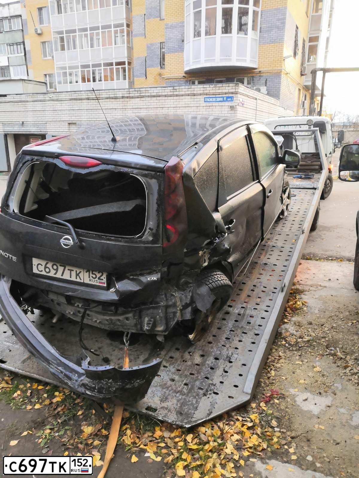 Фото автомобиля NISSAN NOTE, 2013 — госномер С697ТК152. Цвет: ЧЕРНЫЙ