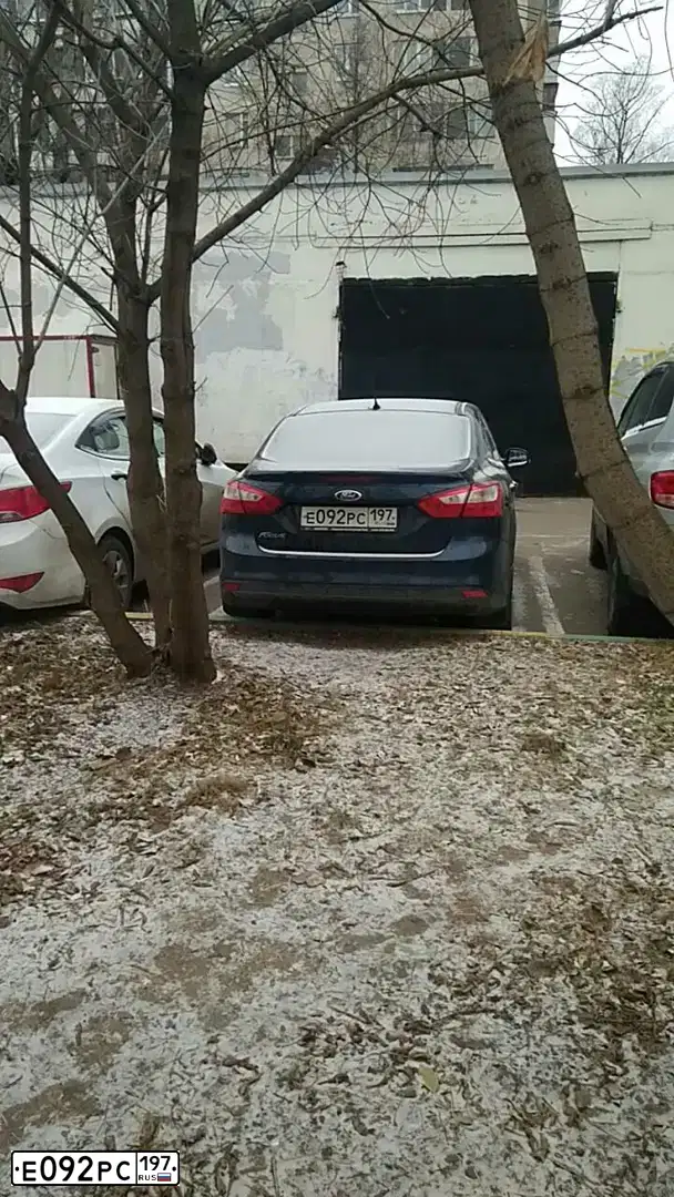 Фото автомобиля FORD FOCUS, 2011 — госномер О525СК790. Цвет: Темно-синий