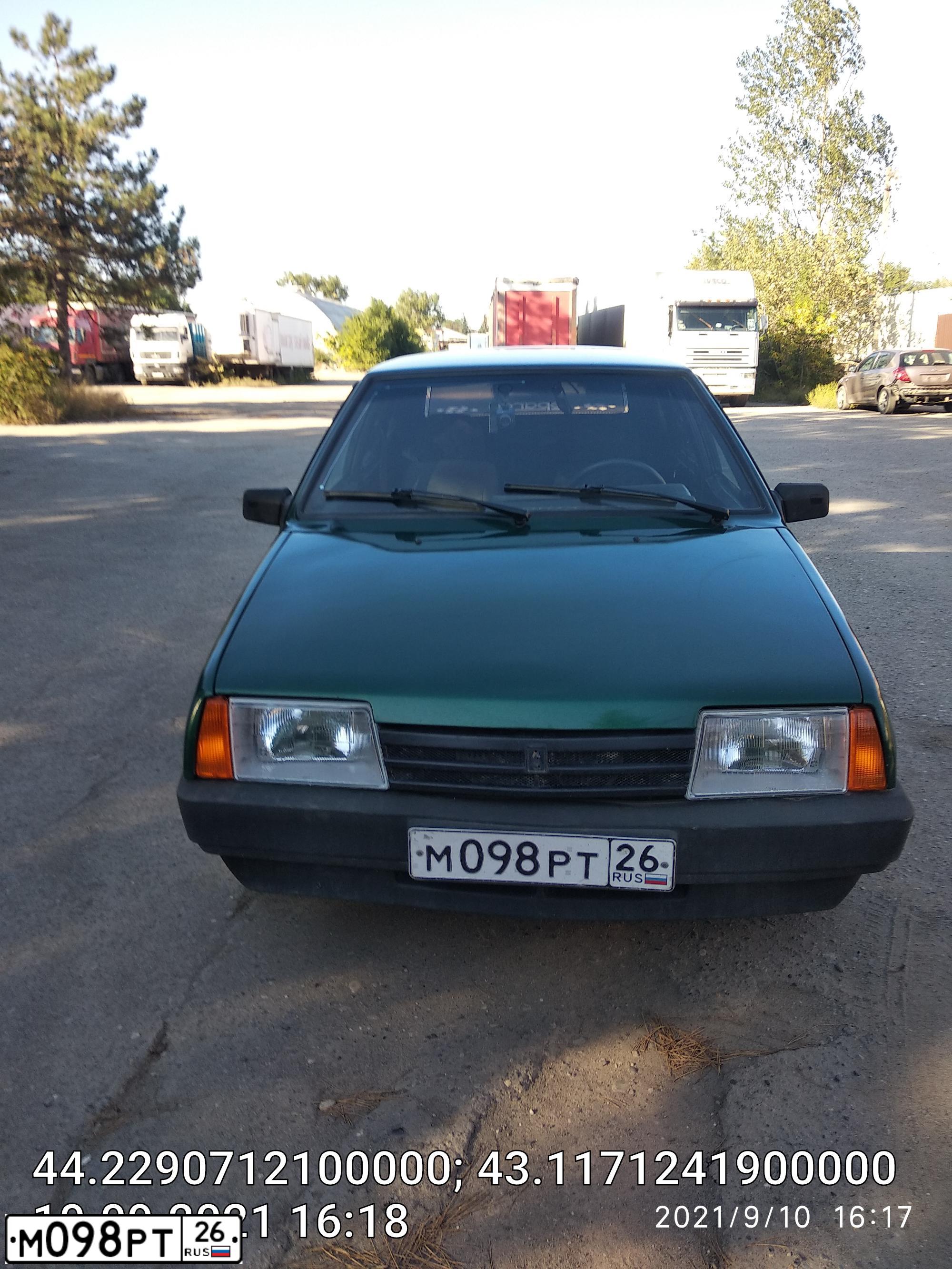 Фото автомобиля LADA 2109 SAMARA, 2002 — госномер М098РТ26. Цвет: Темно-зеленый