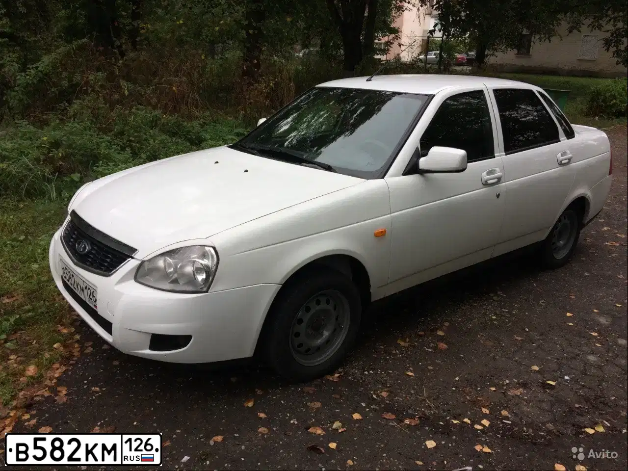 Фото автомобиля LADA 2170 PRIORA, 2009 — госномер Н110КА161. Цвет: Белый